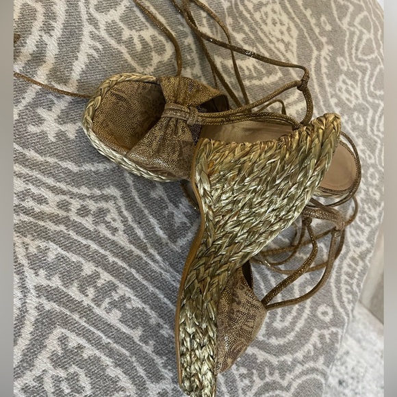 Stuart Weitzman strapped nudist curved wedged sandals - Picture 4 of 8